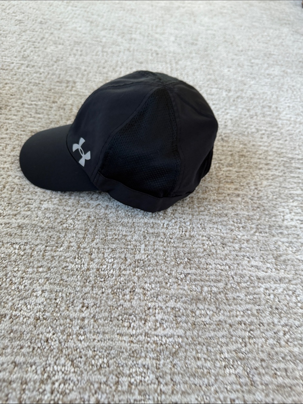 Under Armour Black Cap with Silver Logo - Picture 5 of 5